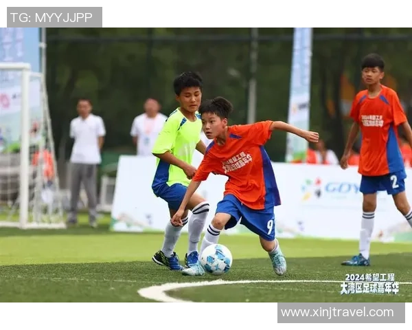 友善足球巨星榜：他们的笑容与球场上的温暖故事